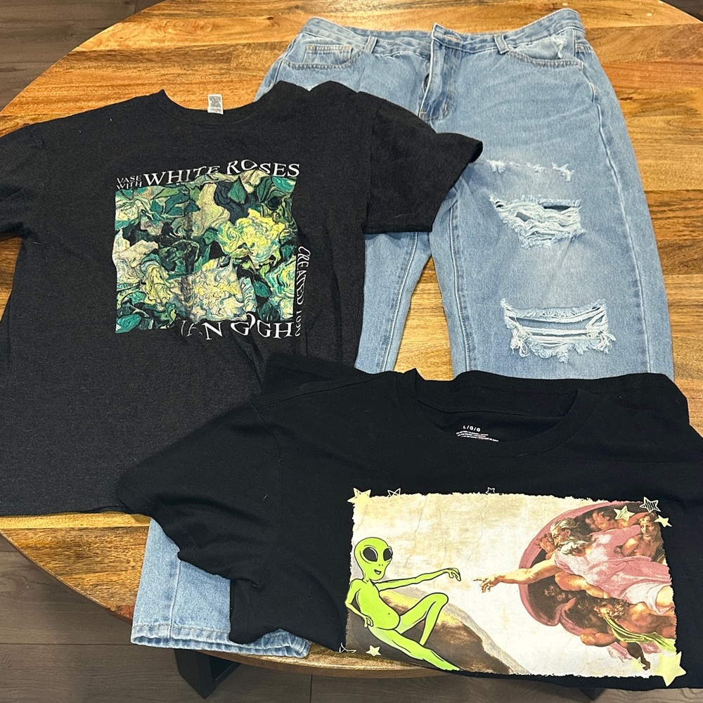 SUPER COMBO: 2 T-Shirts + Light Ripped Jeans 👕👕👖